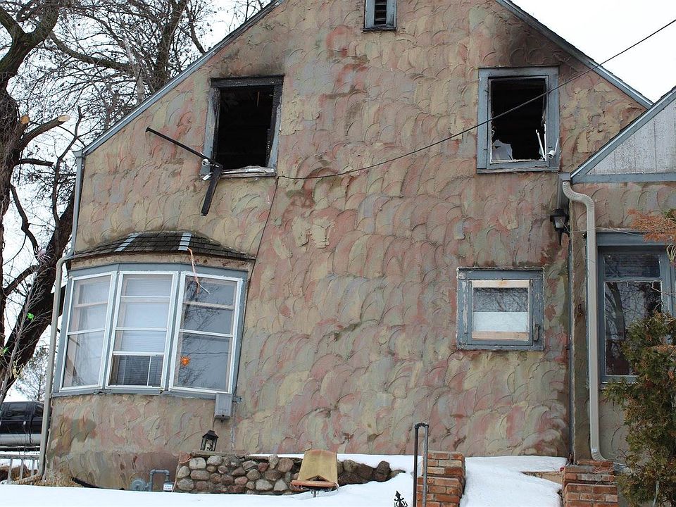 1st image of 601 7th St SE