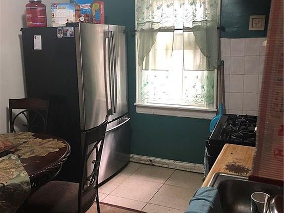 3rd image of 1805 Gleason Ave