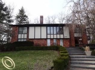 496 Ridgewood Rd, Rochester, MI 48306