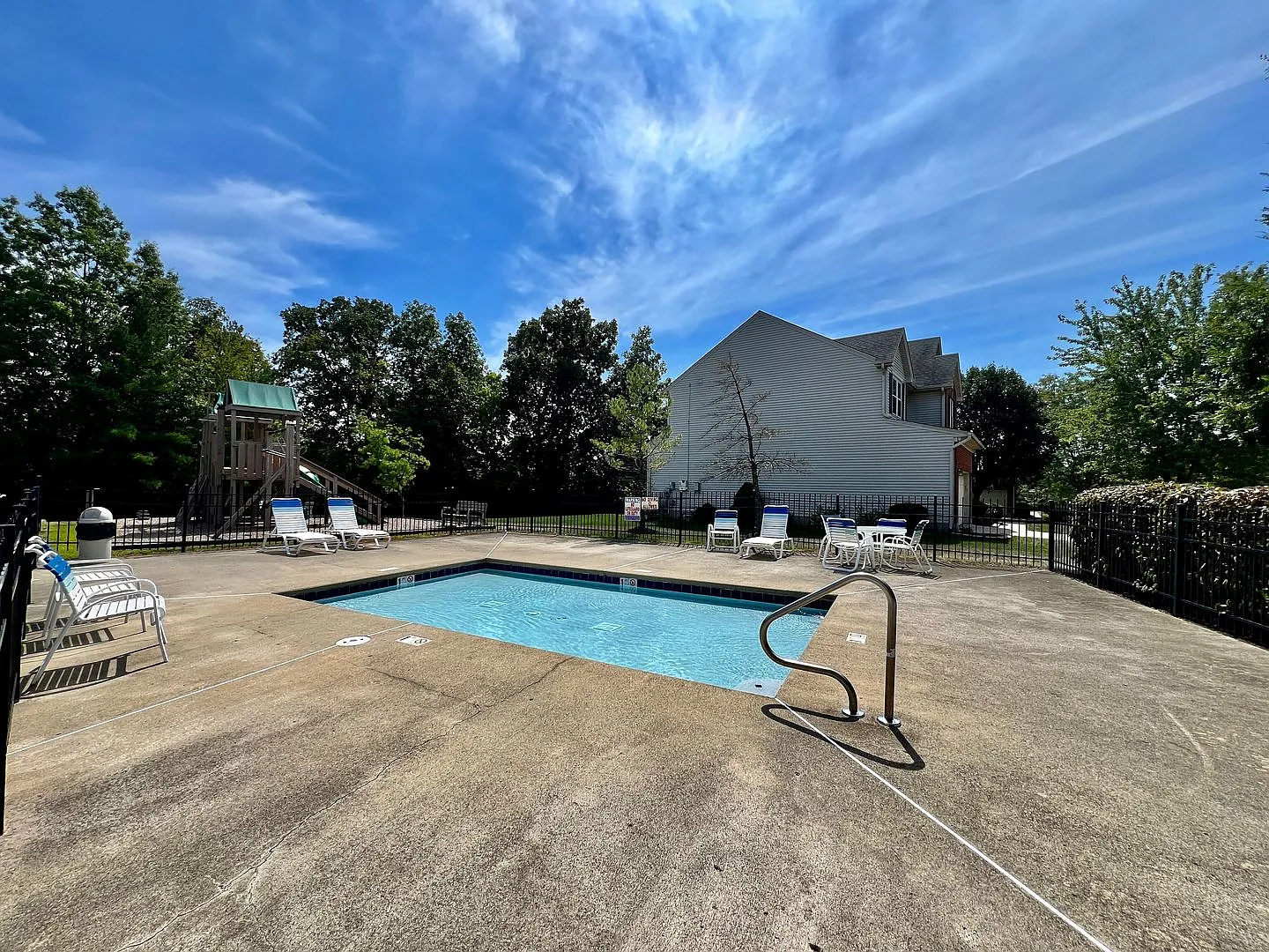 Large executive home in pool community Mason, Oh — Photo 4