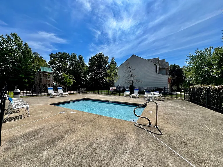 6608 Rosemont Ln — Photo 4
