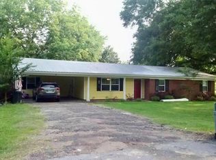 19 Hilltop Dr, Laurel, MS 39443