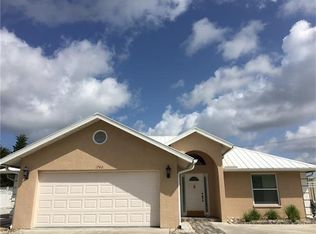 1743 Boxwood Ln, Naples, FL 34105