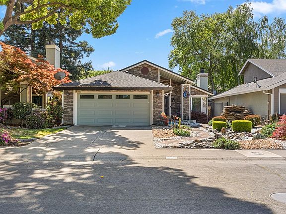 3rd image of 482 De Mar Dr