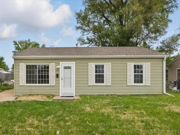 1006 Hiatt St, Carter Lake, IA 51510