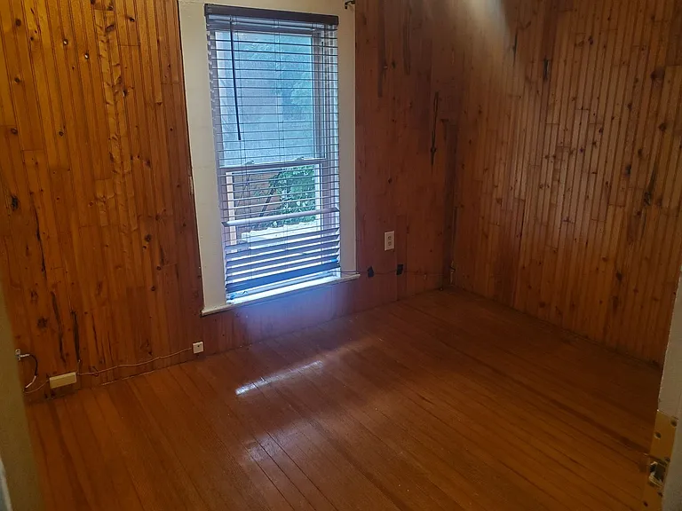 121-123 Tompkins St — Photo 7