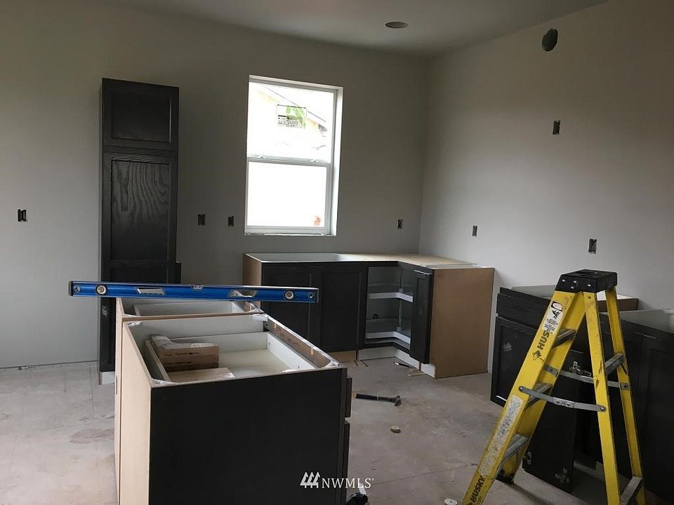 2nd image of 2211 SE Mary Hill Street