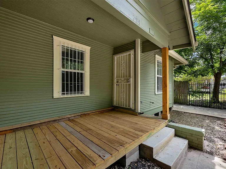 2814 Francis St — Photo 2
