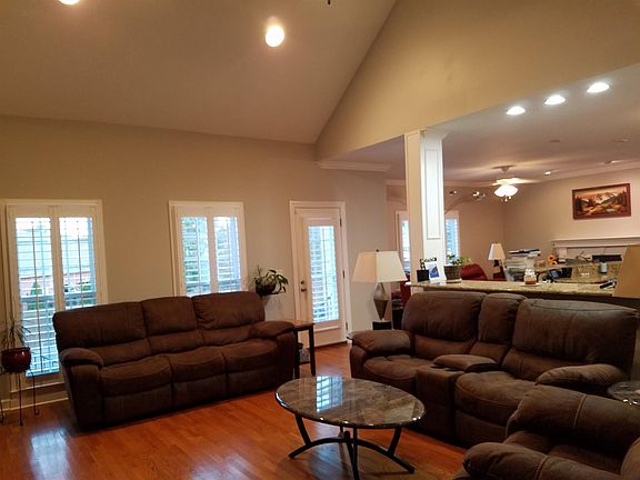 4th image of 3076 Vicwood Dr