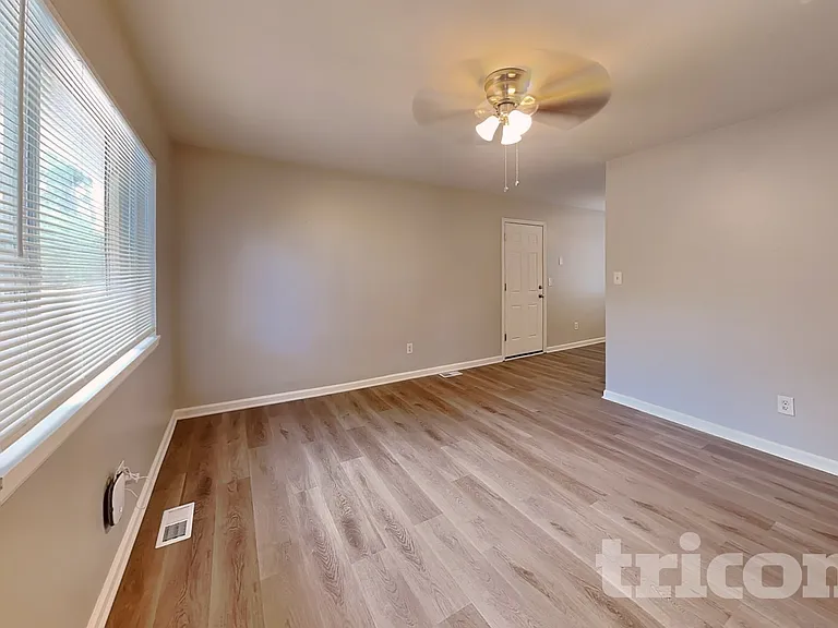 1019 S Newark St — Photo 2