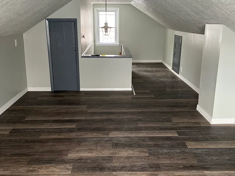 120 W Royal Pkwy — Photo 10