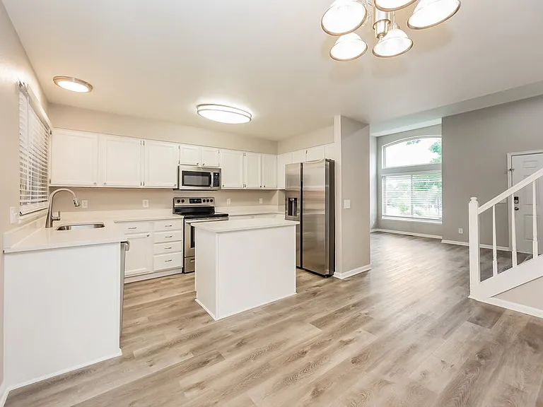 8327 Chancellor Dr — Photo 7