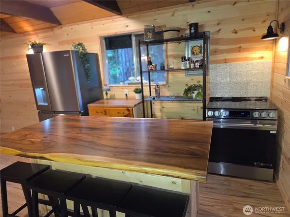 41 N Mt Rose Avenue, Hoodsport, WA 98548