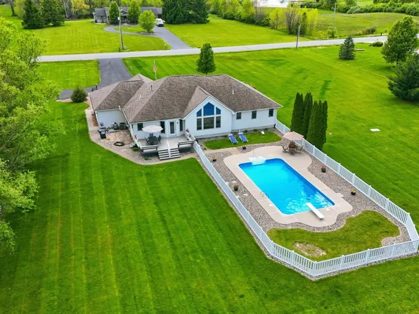 7833 Garman Rd, Auburn, IN 46706