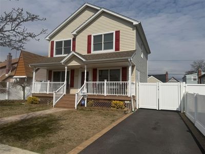 210 Deauville Parkway, Lindenhurst, NY, 11757