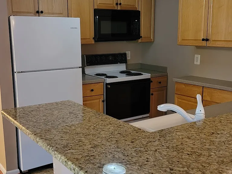 40 Hearthstone Ct #G — Photo 7