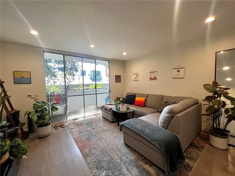 622 Westmount Dr #C — Photo 3