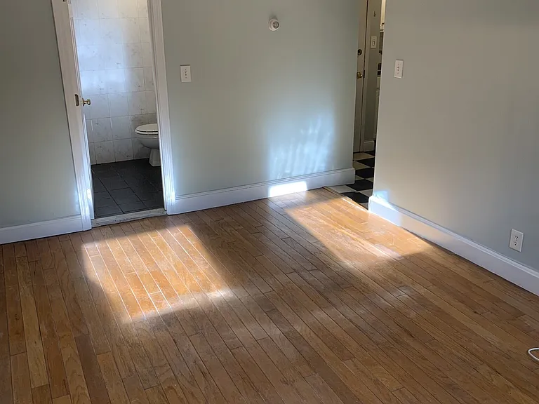96 Strathmore Rd #1B — Photo 5