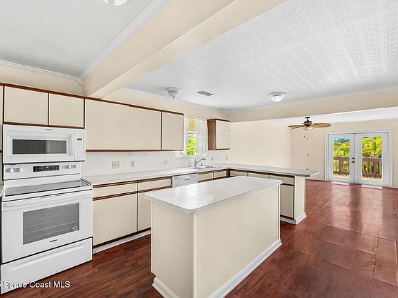 5th image of 1359 Richmond Dr