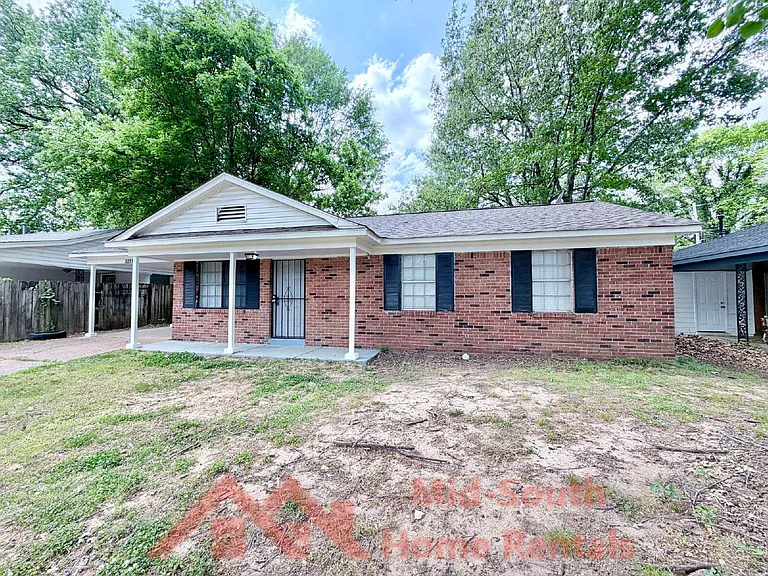 3231 Harvester Ln E — Photo 2