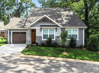 8 Heartleaf Cir, Arden, NC 28704