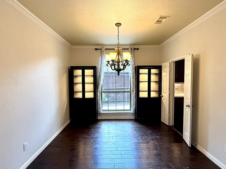 2489 Yuma Dr — Photo 8