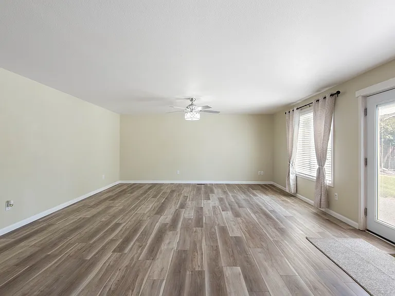 9104 Jersey Dr — Photo 14