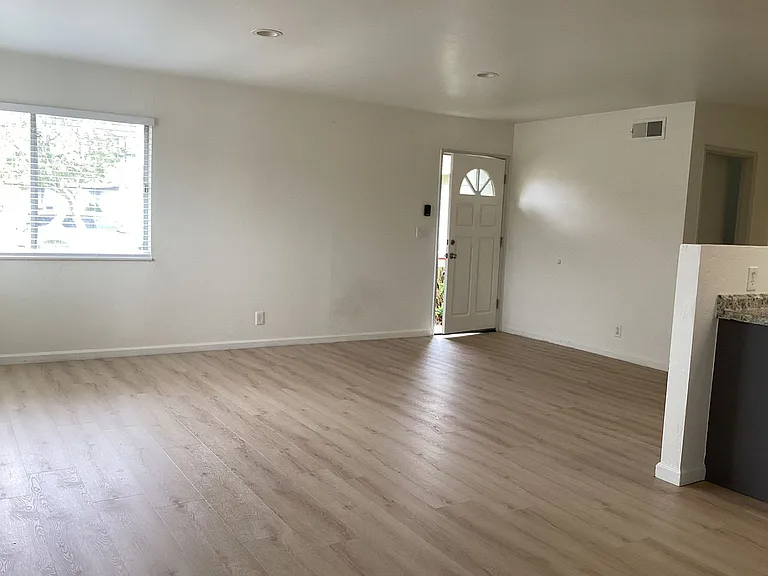 600 N Y St — Photo 5