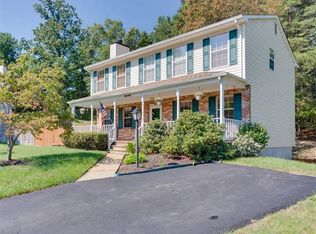 6098 Ponhill Dr, Woodbridge, VA 22193
