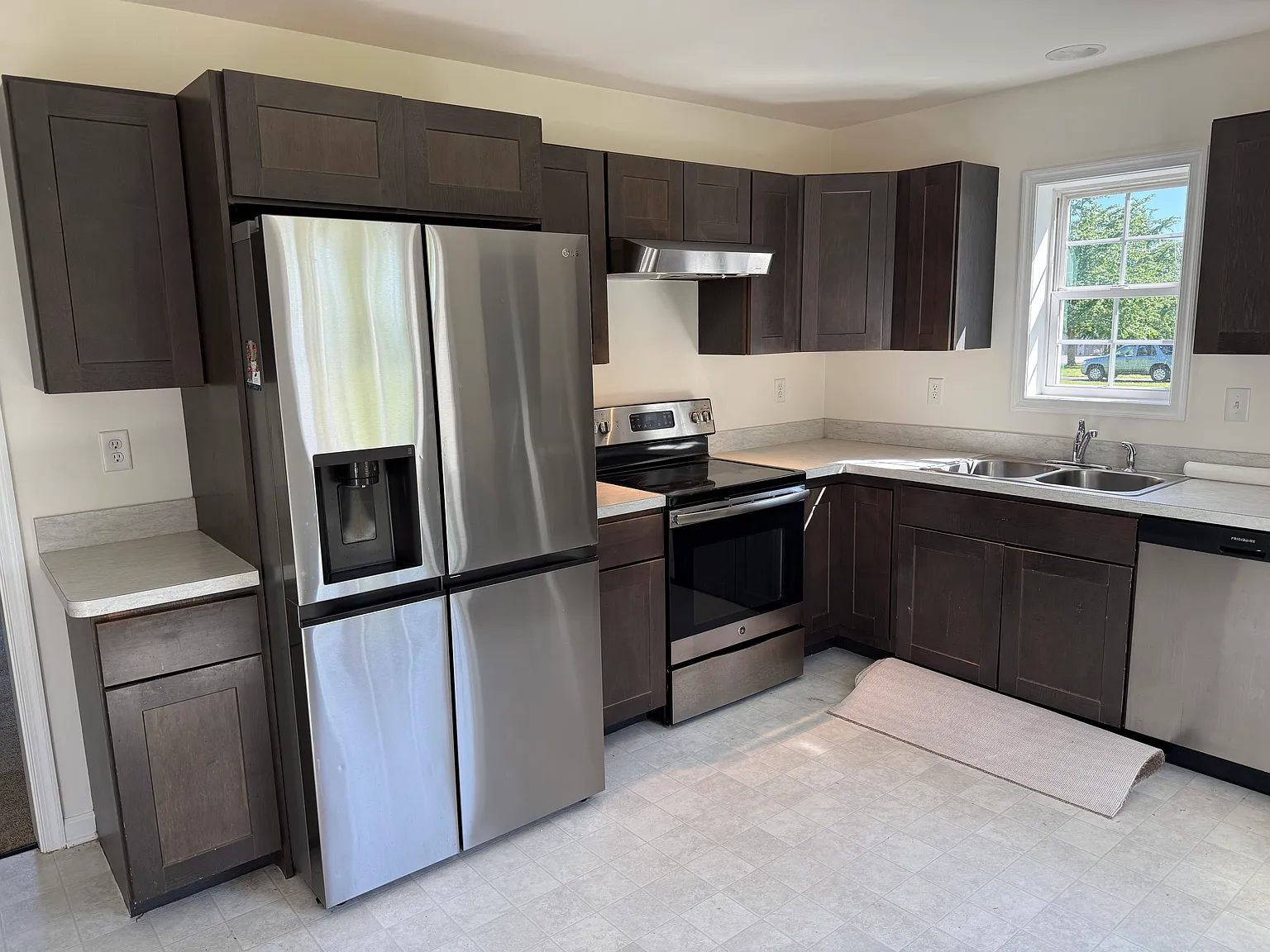 4 bed, 1500 sqft, $2,100 — Photo 3