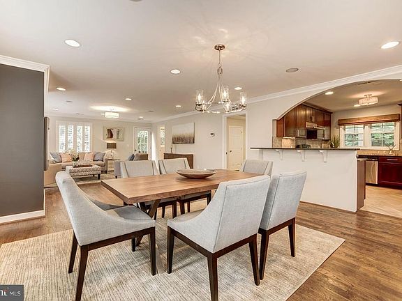 Dining Area (1 of 2)