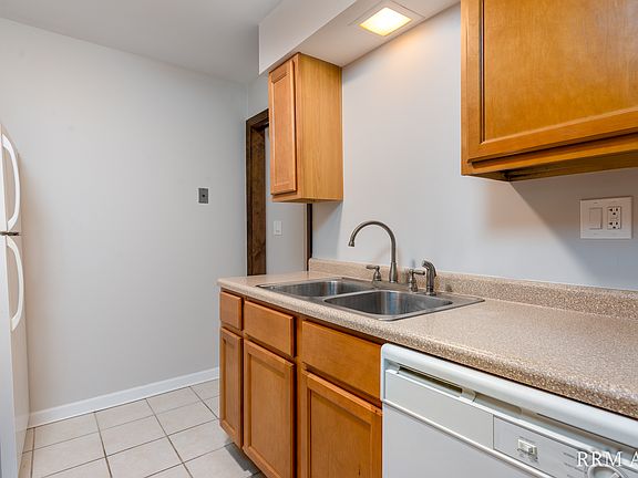 5th image of 521 Broadway Ave #1A