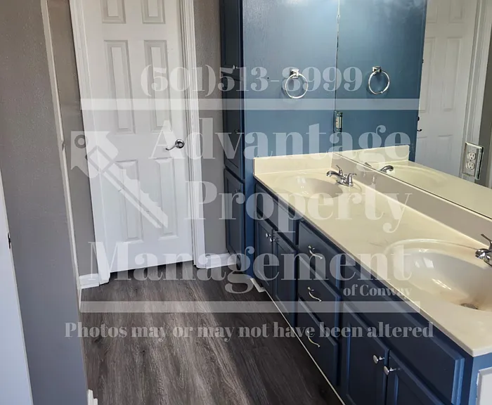 2740 York Ln — Photo 13
