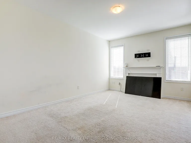 42 Callandar Rd #UPPER — Photo 5