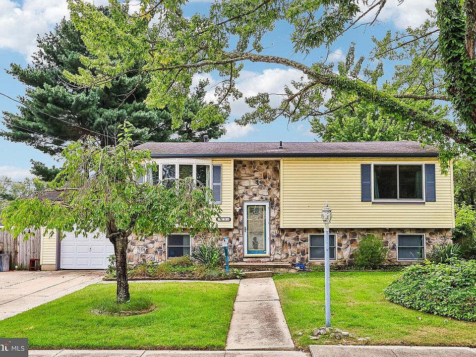 1st image of 19 Gilbert Ct