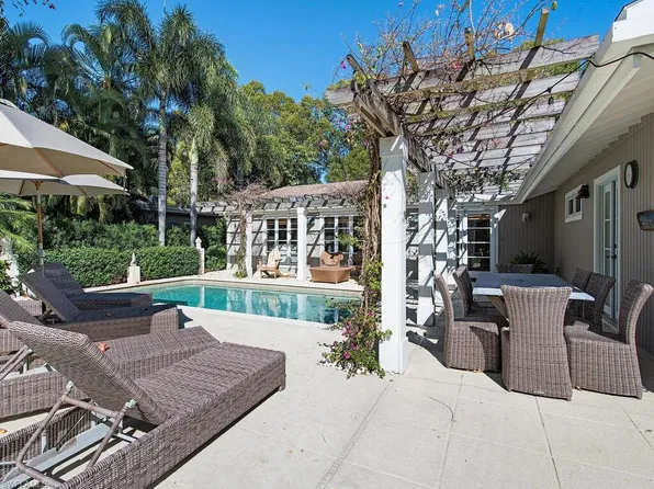 168 2nd Ave N, Naples, FL 34102
