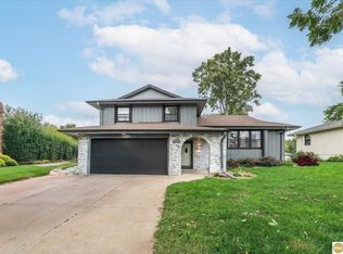 5712 S 107th St, Omaha, NE 68127