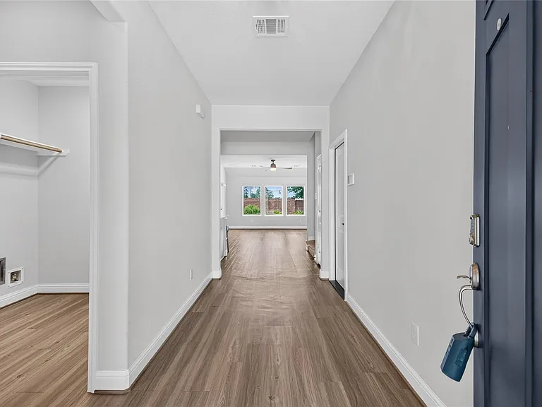 2524 Hagerman Ct — Photo 7