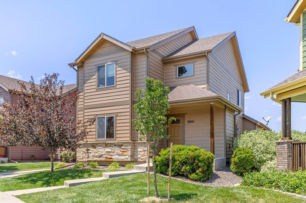 3441 Foster Pl