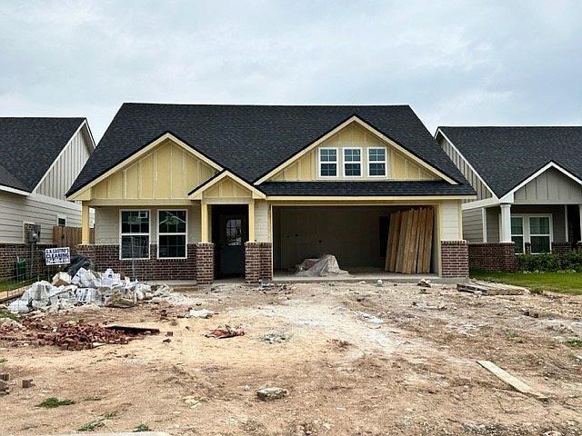 1st image of 426 Travis Dr