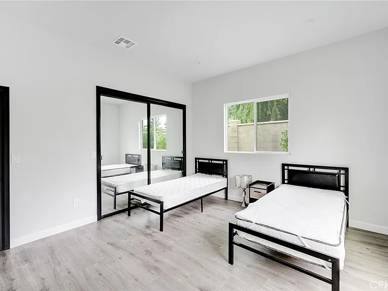 8806 Enfield Ave — Photo 15