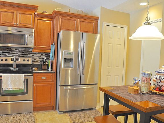 4th image of 2814 Eagle Lake Dr