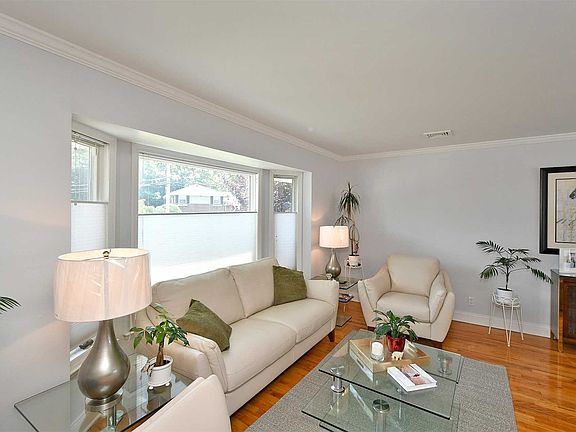 3rd image of 29 Nottinghill Dr