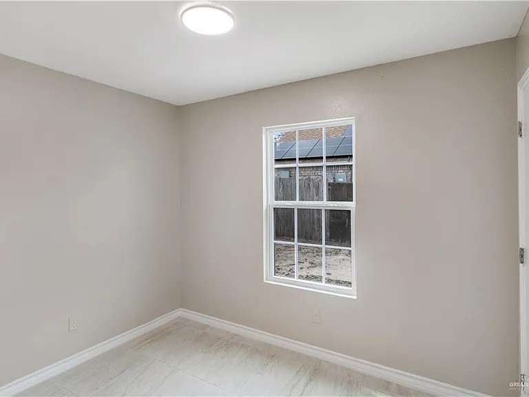 3812 Camellia Ave — Photo 9