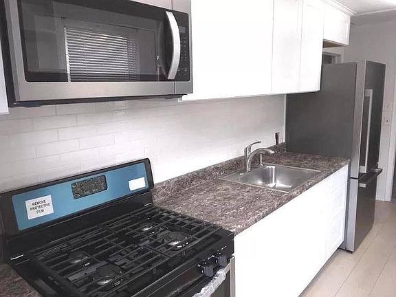 5th image of 36 Whittier Dr