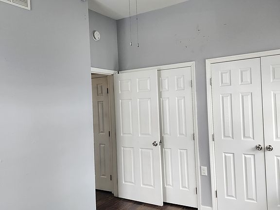 5th image of 228 Stanley Ave Unit 1