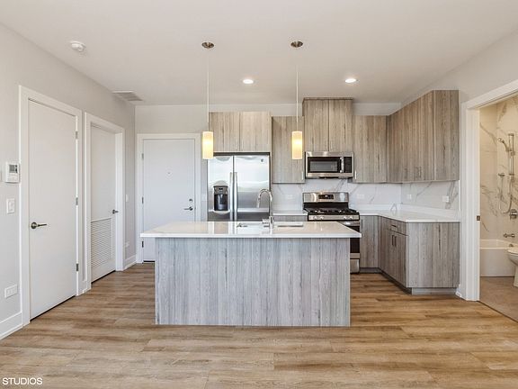 5th image of 3729 W Belmont Ave #305