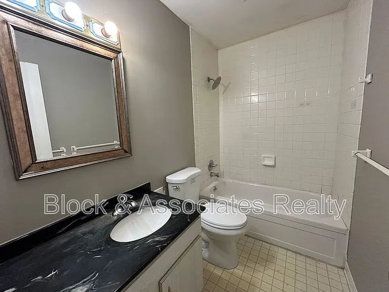 640A Rugby Row — Photo 10