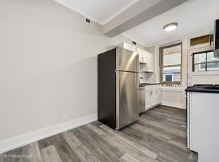 6232 N Mozart St #2E, Chicago, IL 60659