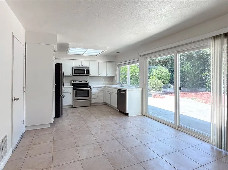 1359 Calle De Oro — Photo 5